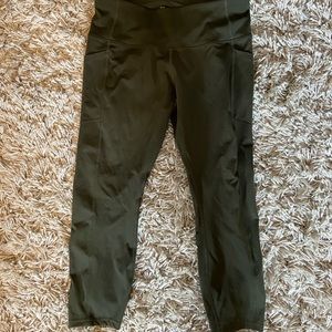 Cropped workout leggings with pockets!